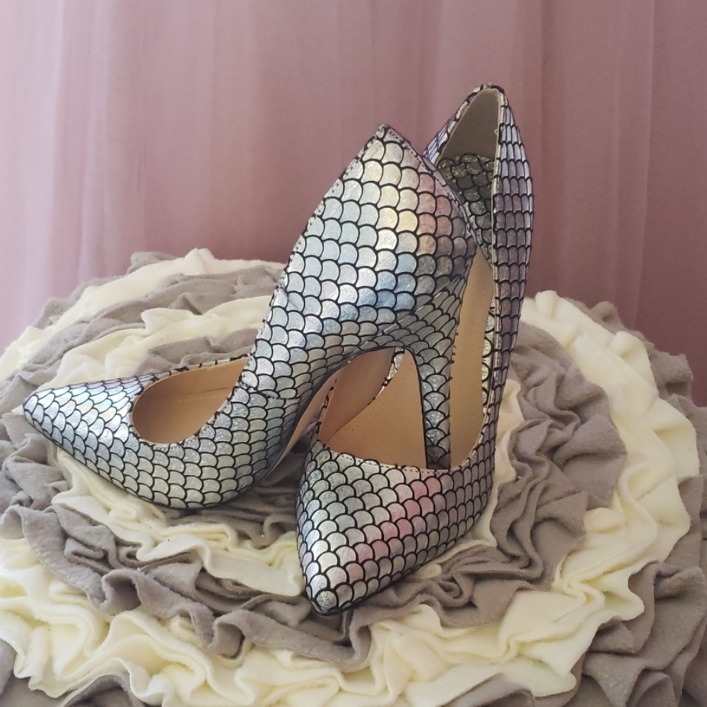 Heels - Picture 4 of 5